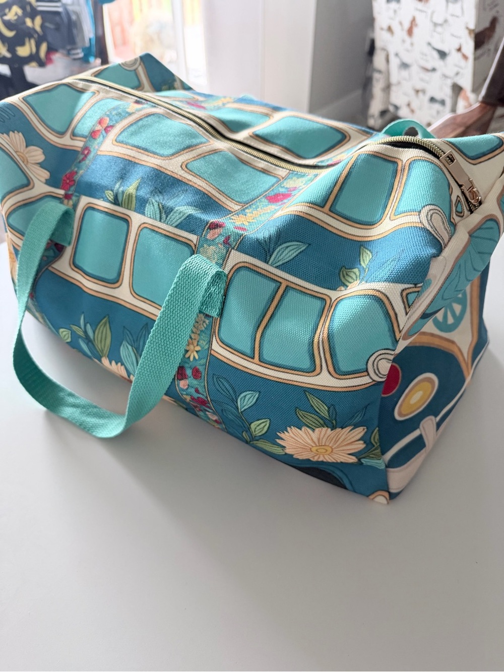 Vintage-style VW camper bus duffle bag - Picture 6 of 12